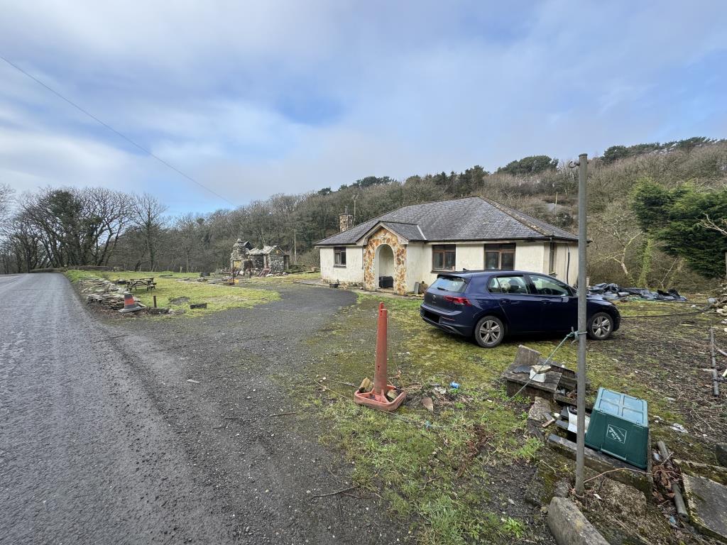 Lot: 63 - DETACHED BUNGALOW ON LARGE PLOT WITH DILAPIDATED BUILDING - View showing the whole plot